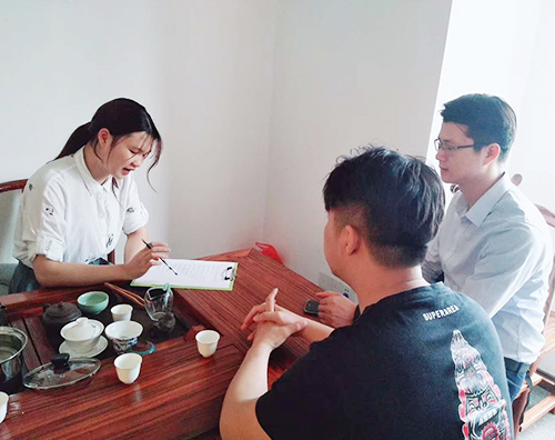 迦密山精英團(tuán)隊(duì)服務(wù)客戶現(xiàn)場